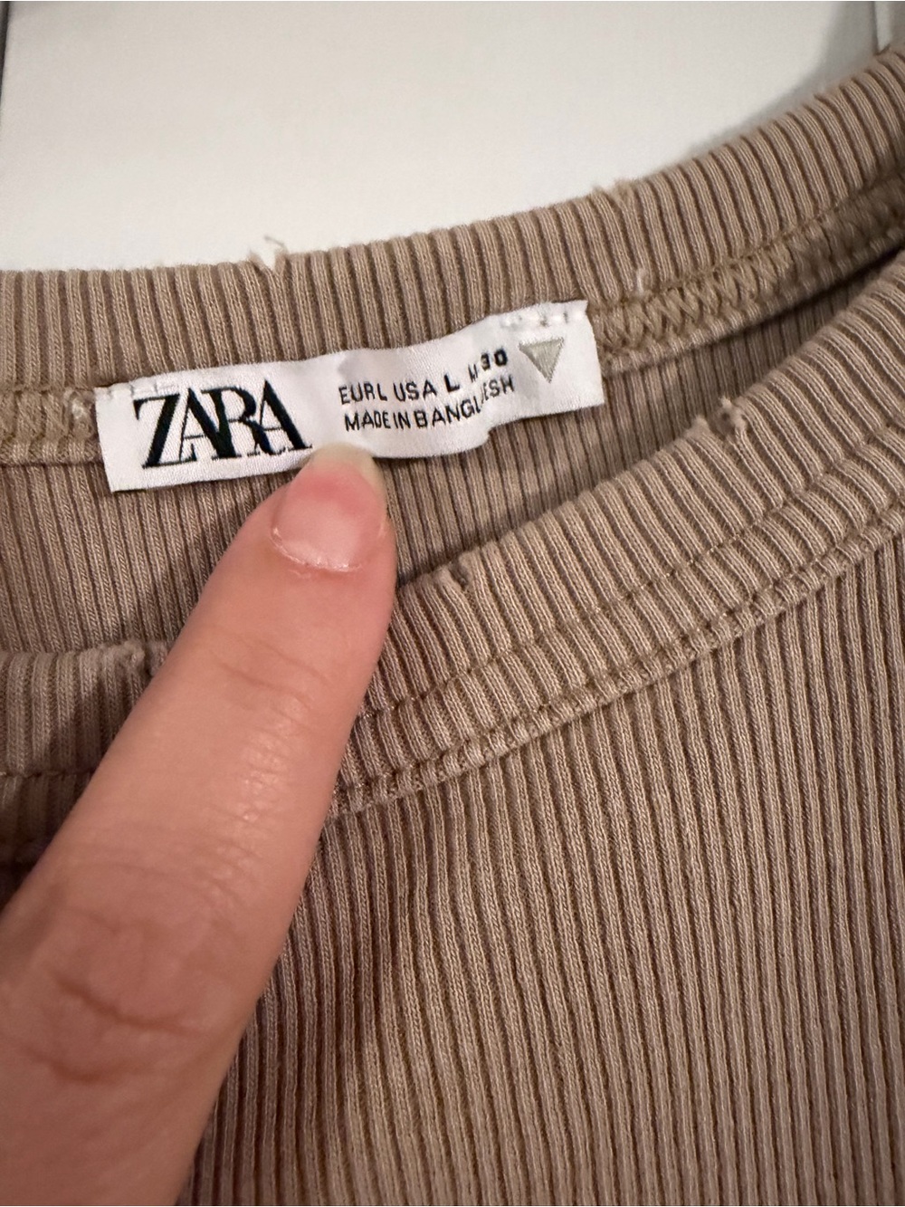 Zara Beige Ribbed Short Sleeve Tee with light distressing - Picture 3 of 5